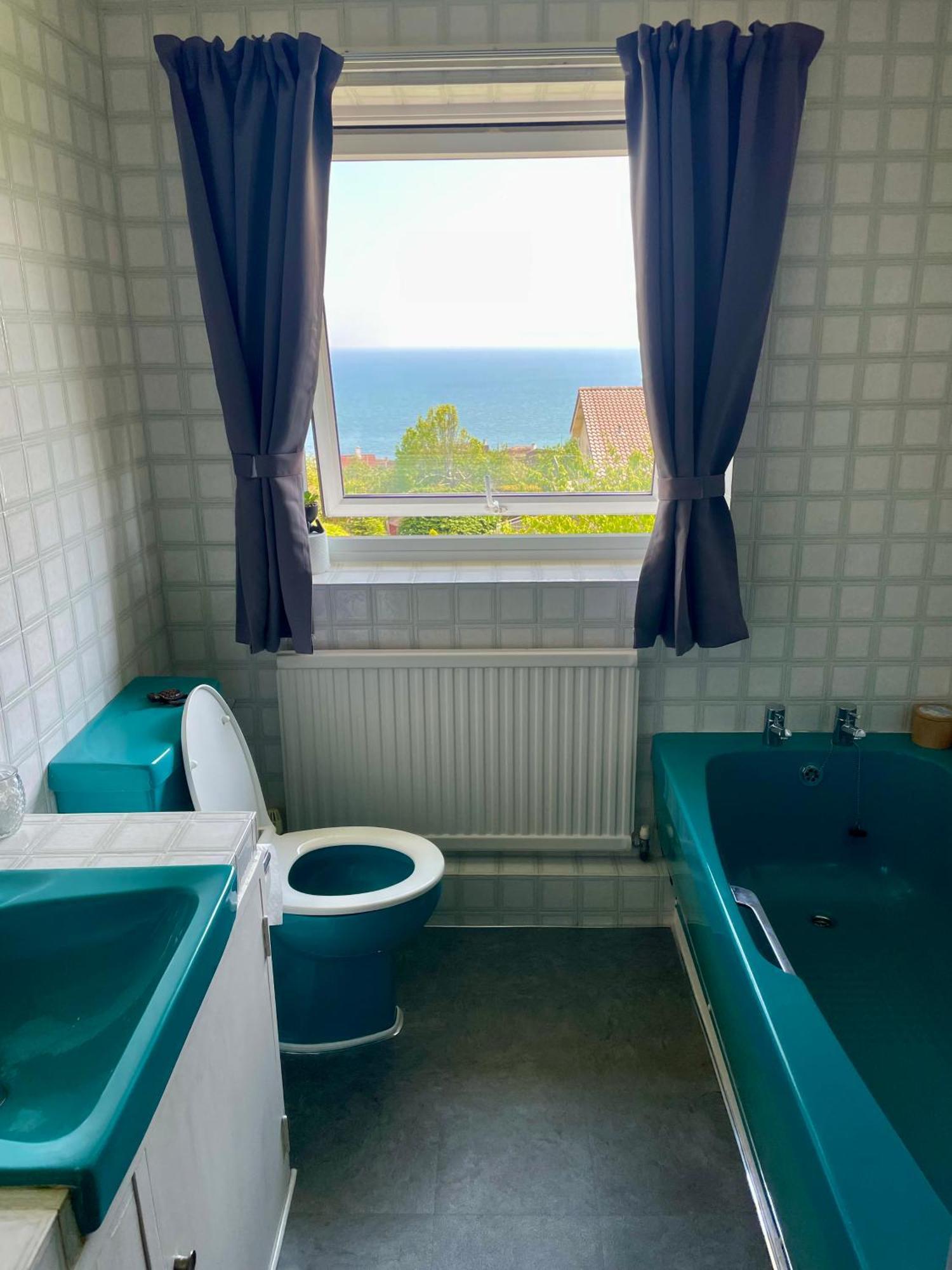 Stunning Charmouth Property With Bay Views! Zewnętrze zdjęcie